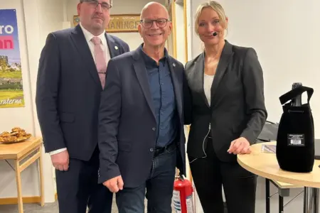 Jessica Stegrud på besök hos SD Haninge.
Föreläste om den energipolitik Sverigedemokraterna och regeringen driver.