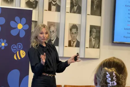 Jessica Stegrud gästade Järfällas medlemskafé