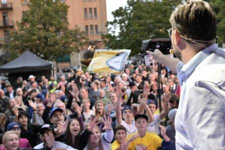 Jimmie Åkesson besöker SD Järfällas valstuga i Jakobsberg