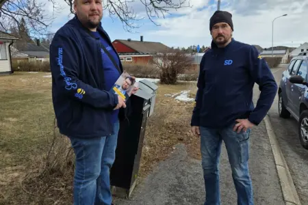 Jens och Marcus delade flygblad på Morö backe