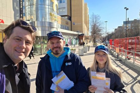 Flygbladsutdelning Solna Centrum