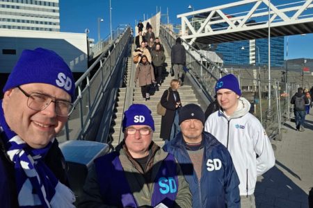 Flygbladsutdelning Solna Station